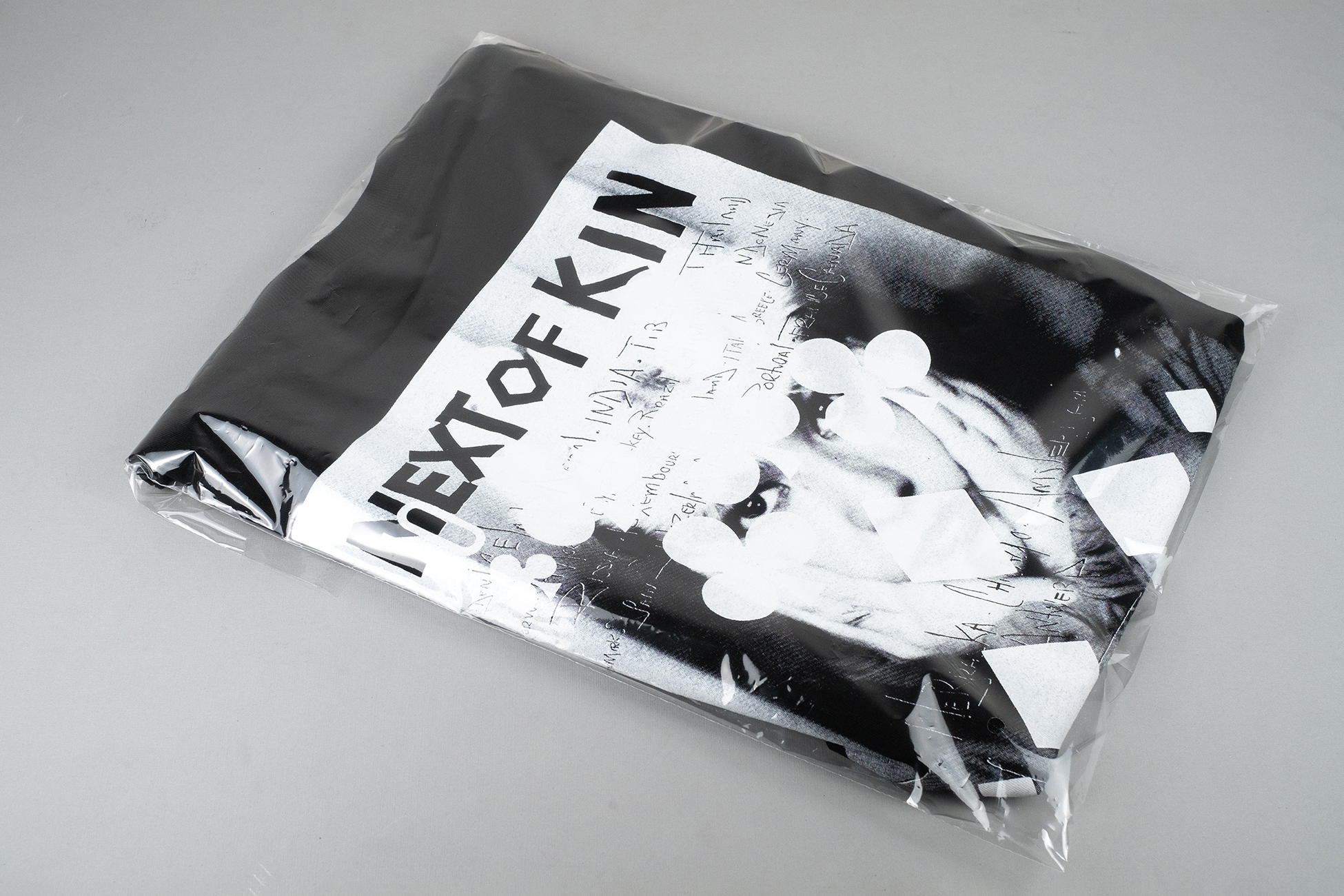 L — Oxiea (black)
